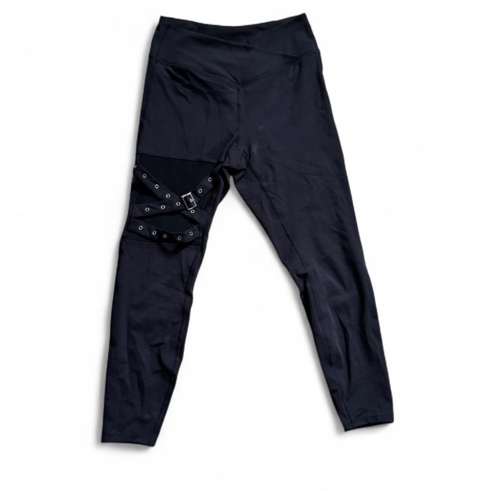 HALARA Black Leggings with Stylish Buckle Detail